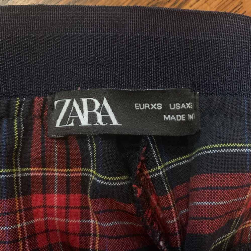 Zara Women's Black and Red Plaid Chinos - Picture 2 of 5